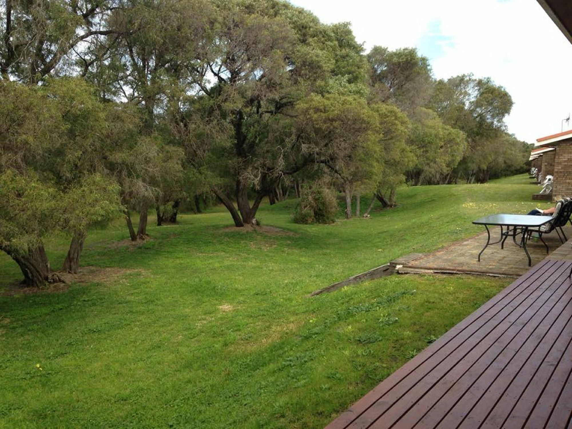 Emu Lodge *